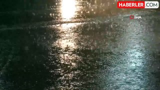 Aksaray'da şiddetli yağış etkili oluyor