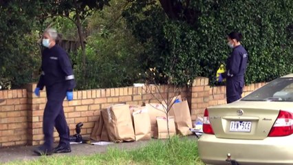 Melbourne police search for pair who fled scene after man killed in city's south-east