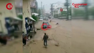 Cizre'de suya kapılan kadın ve çocuğu vatandaşlar kurtardı... Korku dolu anlar kamerada