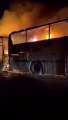 Kocaeli'nin Kartepe ilçesinde, bir otobüs markasına ait servis kısmının otoparkında yangın çıktı.