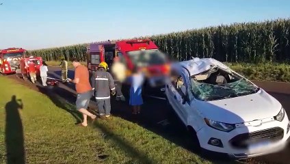 Motorista fica ferida em capotamento na PR-180