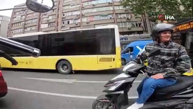 Motosikletine çarpan sürücü annesi çıktı