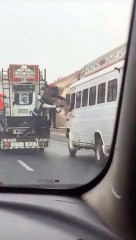 Actes d'indiscipline routière:  Un chauffeur et son apprenti arrêtés la police de Dakar