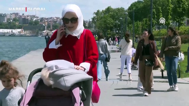 Fatih'te görüntü ve çevre kirliliği: Giysi, teneke kutu, inşaat atığı gibi onlarca atık sahili kapladı