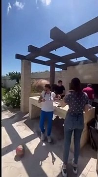 Ecco le immagini del giardino e del patio della lussuosa villa al Torrino di Ilary Blasi e Francesco Totti