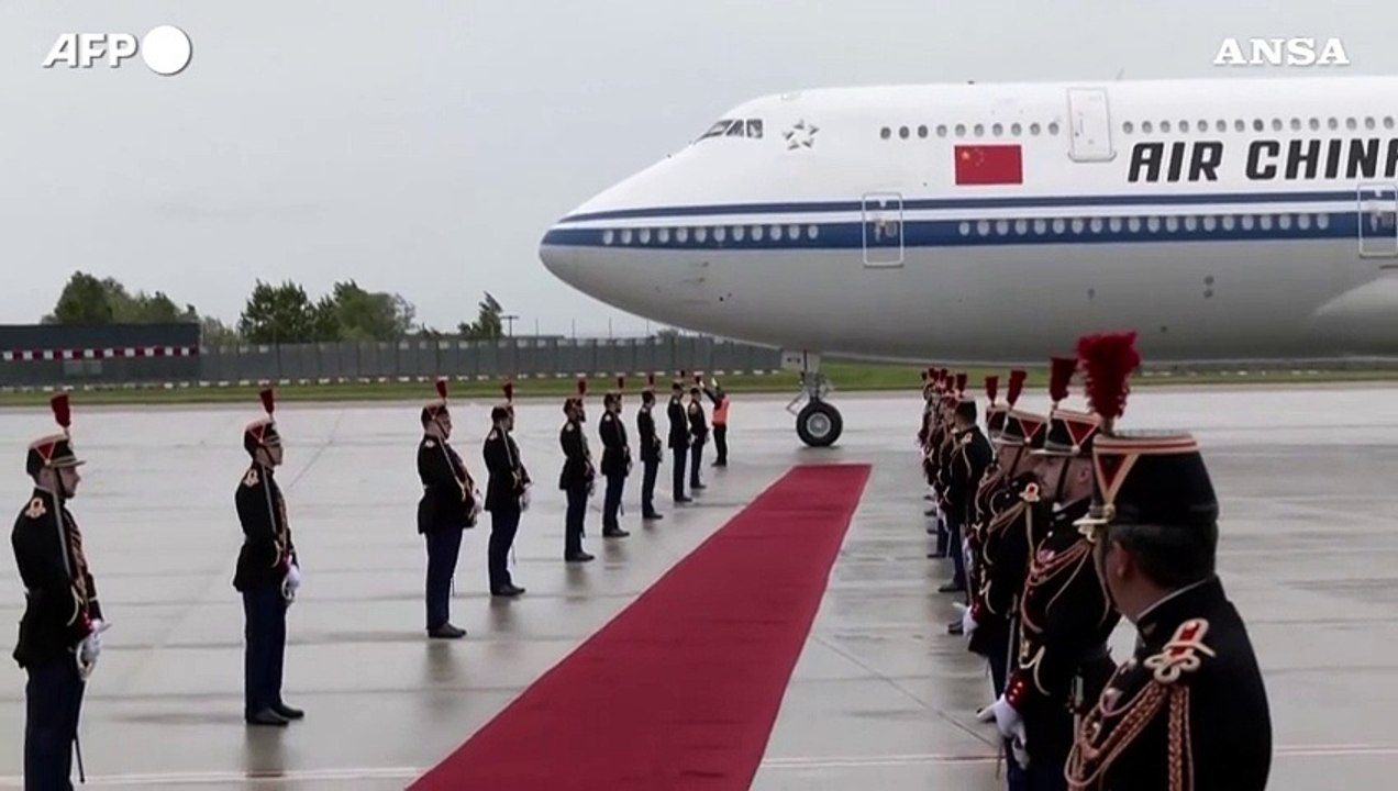 Il presidente cinese Xi Jinping e' arrivato in Francia per incontro con Macron