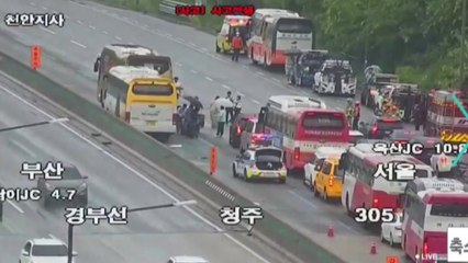 경부고속도로에서 버스끼리 추돌...3명 경상 / YTN