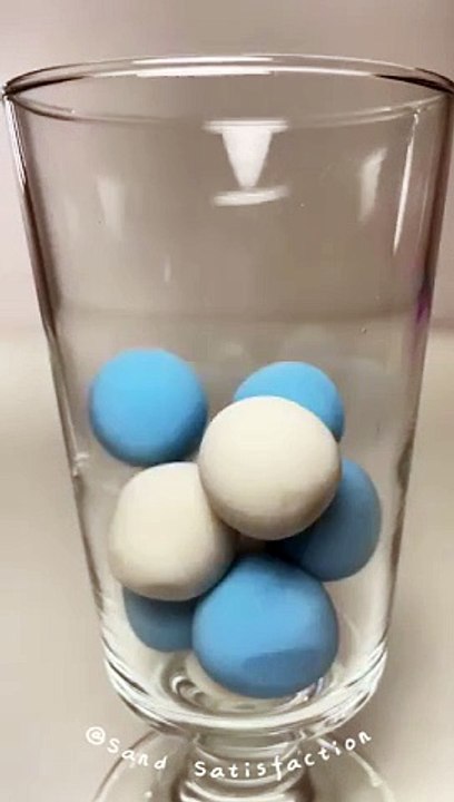 Very Satisfying and Relaxing_ Kinetic Sand ASMR_ Drop and squish(360P)
