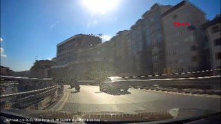 Şişli’de motosikletlilerin kazası kamerada