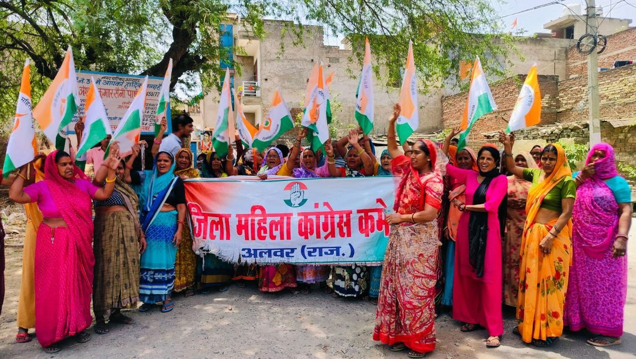 कर्नाटक के सेक्स स्कैंडल के खिलाफ महिला कांग्रेस का प्रदर्शन