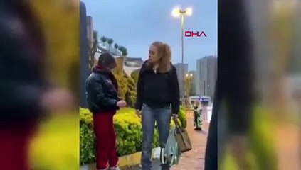 Kızına şiddet uyguladı, çevredekiler tepki gösterince 'Alın sizin olsun' diyerek uzaklaştı