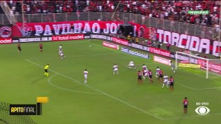 Wagner Leonardo mereceu ser expulso contra o São Paulo? Comentaristas do Apito Final debatem