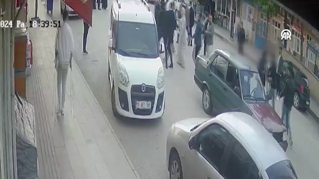 Düğün konvoyunda çıkan kavgada, 1 kişi yaralandı