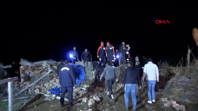 Ahır çöktü: 50 küçükbaş hayvan öldü