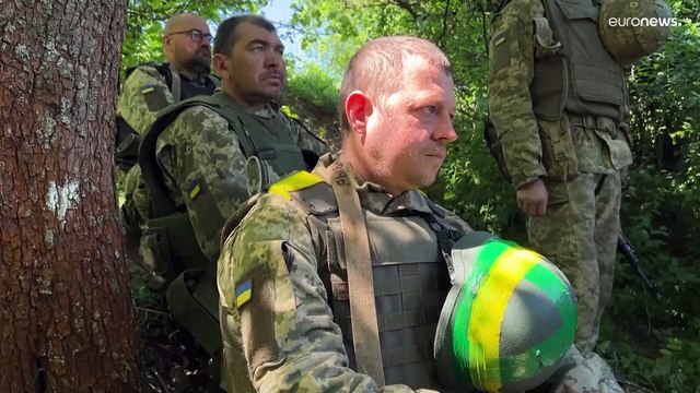 شاهد: جنود أوكرانيون يحتفلون بعيد الفصح على جبهة القتال في دونيتسك