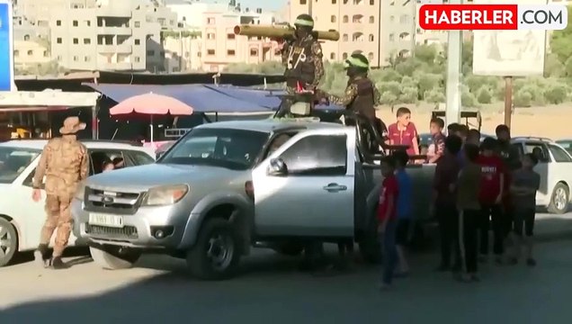 İsrail, Gazze'deki yerinden edilmiş Filistinlilerin sığındığı mahalleleri boşaltmaya başladı