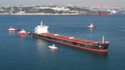 Haydarpaşa açıklarında yük gemisi karaya oturdu