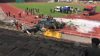 Gambar-gambar meruntun jiwa rakyat Malaysia yang memaparkan terdapat serpihan helikopter yang jatuh ke dataran berhampiran
