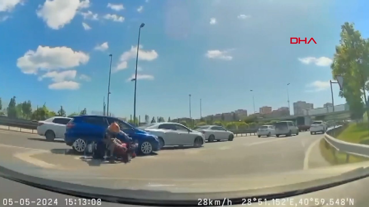 Bahçelievler D-100 Karayolunda otomobil motosiklete çarptı