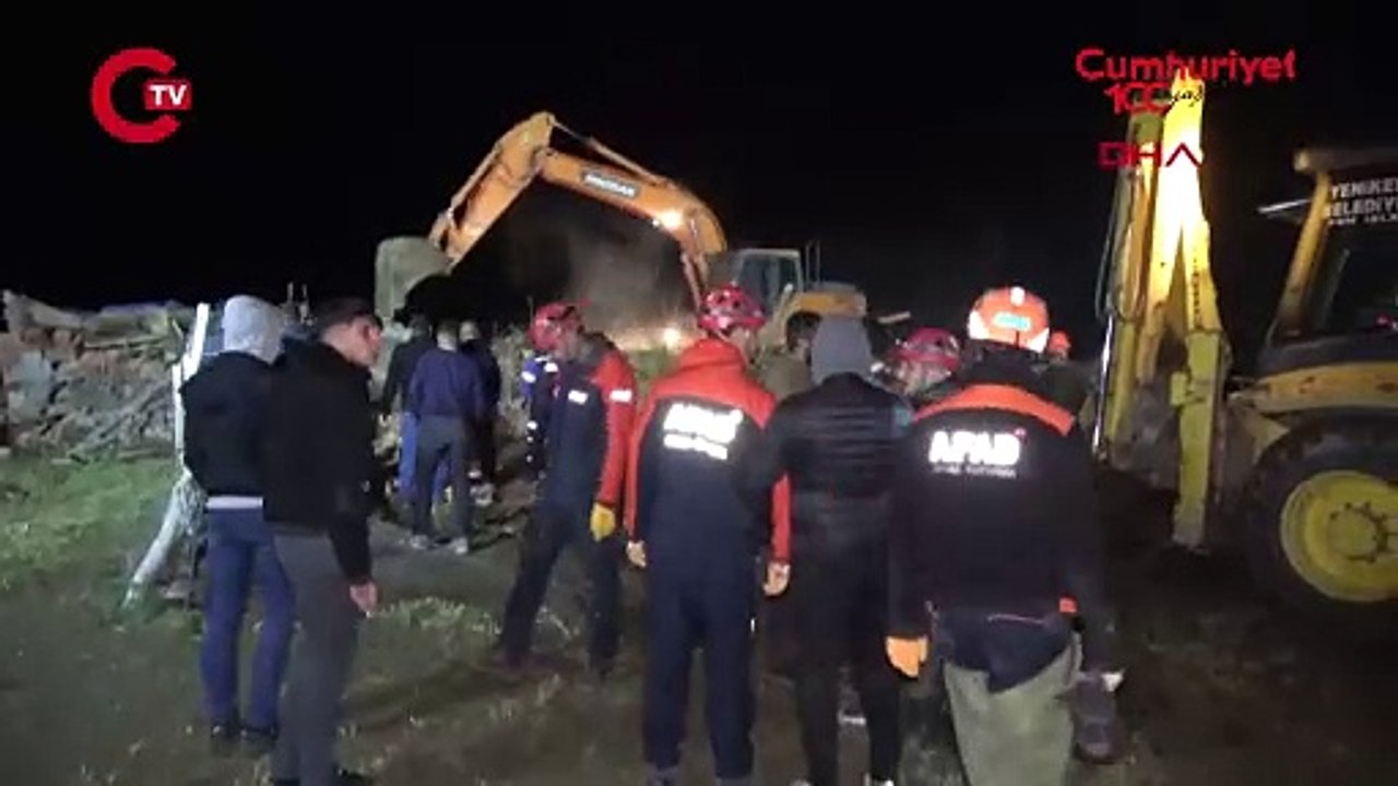 Ahır çöktü 50 küçükbaş hayvan öldü