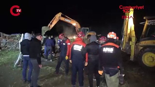 Ahır çöktü 50 küçükbaş hayvan öldü