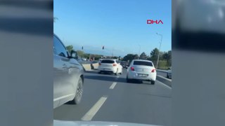 İstanbul'da makas atarak ilerleyen otomobil kaza yaptı
