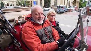 Gezgin çifti görenler şaşıp kalıyor: 100 yaşındaki otomobille dünya turu