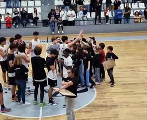 Homenagem ao coach Mike, que na próxima época ruma a novos desafios, depois de 15 anos a vestir a camisola do Olivais.