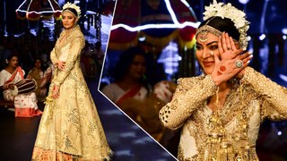 Sushmita Sen Graces The Bombay Times Fashion Week Event In Her Glittery Golden Gorgeous Outfit
