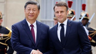 Le président chinois Xi Jinping accueilli par Emmanuel Macron à l’Élysée