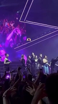 Clara et Marie-Maud sur la scène du Zénith de Paris pour le concert de la Star Academy le 5 mai 2023.