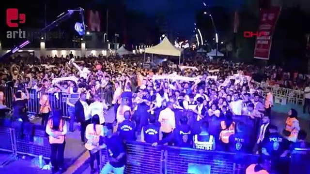 Batman Petrolspor'un şampiyonluk kutlamasında Haluk Levent sahne aldı
