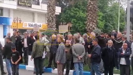 Şanlıurfa’da belediye önünde toplandılar!