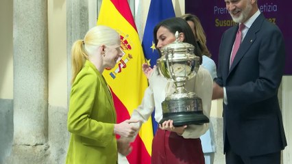 La Reina Letizia reaparece en zapatillas tras romperse un dedo del pie