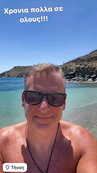 Γιώργος Λιάγκας: Με τους γιους του στην Τήνο - Η γιορτή του και οι βουτιές