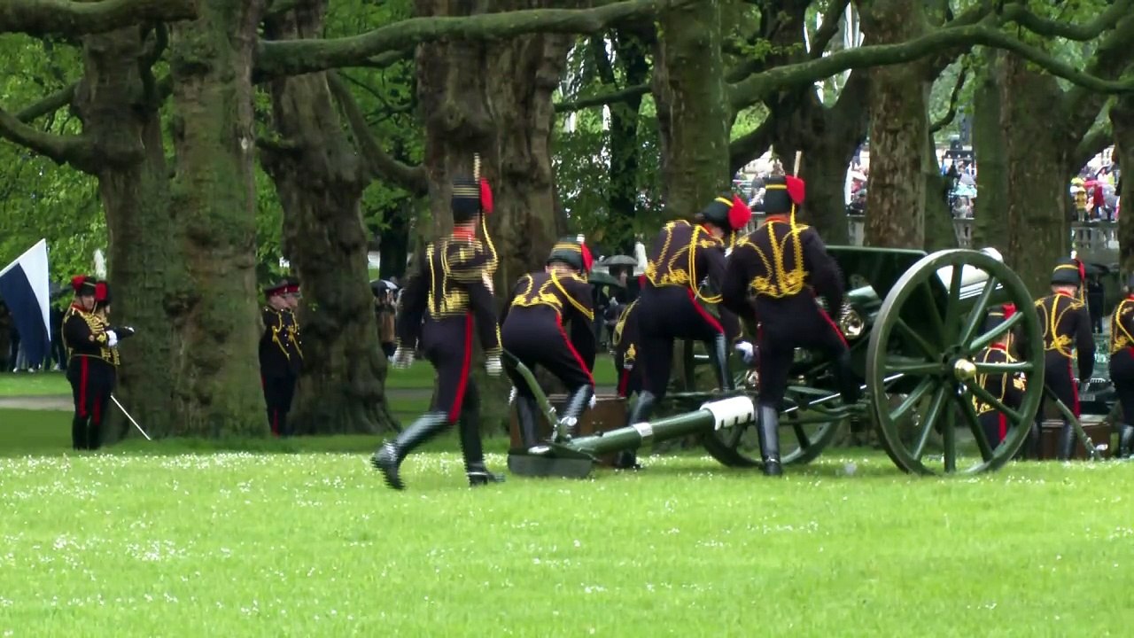 King's coronation anniversary marked with gun s...