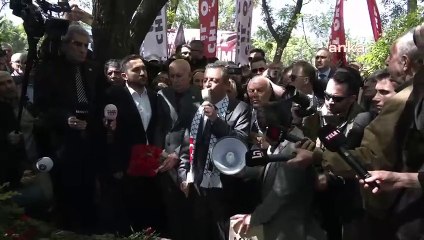 Özgür Özel, Deniz Gezmiş'in mezarına karanfil bıraktı