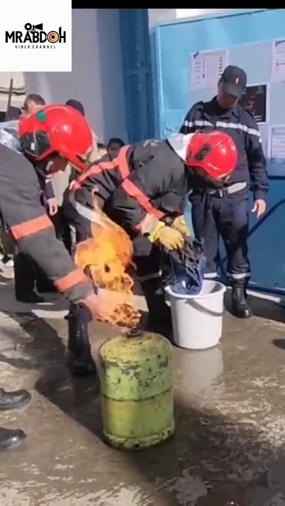 طريقة سريعة لإطفاء الحريق بسبب قنينة الغاز ... A quick way to extinguish a fire caused by a gas bottle