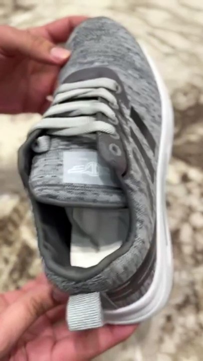 حذاء adidas