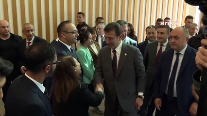 Sarıyer’i ziyaret eden İmamoğlu’nun başına gül yaprakları döküldü