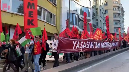 AKM önünde bir araya gelen yüzlerce kişi sloganlar eşliğinde Dolmabahçe Sarayı’na yürüdü