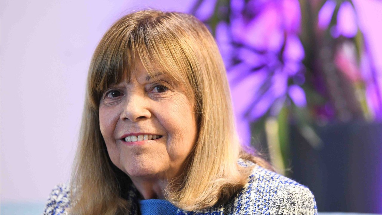 GALA VIDEO - Chantal Goya “surprise” par Inès Reg lors de sa participation à Mask Singer