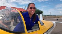 ビデオ：女性が航空史上初の腕のないパイロットになる