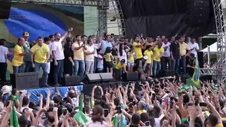 Internado com infecção de pele, Bolsonaro é transferido para São Paulo