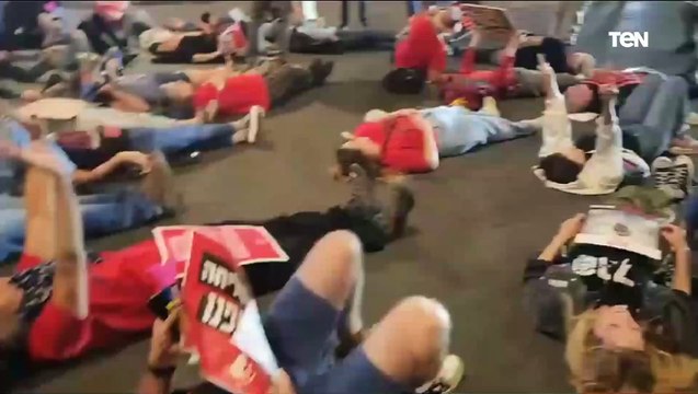 عائلات المحتجزين الإسرائيليين تغلق شوارع لمطالبة الحكومة بالموافقة على صفقة التبادل