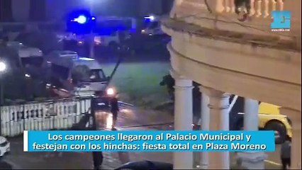Los campeones llegaron al Palacio Municipal y festejan con los hinchas