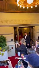 ¡Así llega Shakira a la MET Gala 2024!