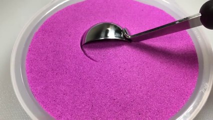 Very Satisfying Kinetic Sand Cutting and Scooping Video
