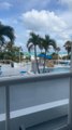 Hotel facing the sea in Miami.. with a price that fits in your pocket.