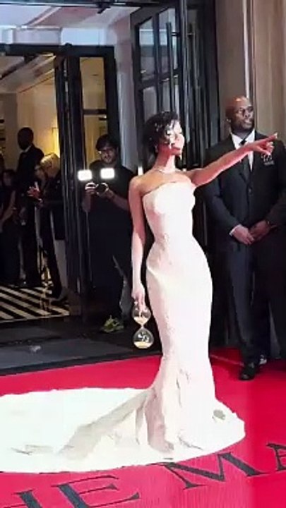 Met Gala 2024 : Tyla impression dans une robe à base de sable (VIDEO)